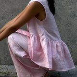 Pudrowy lniano-bawełniany komplet z kamizelką V-neck i luźnymi spodniami