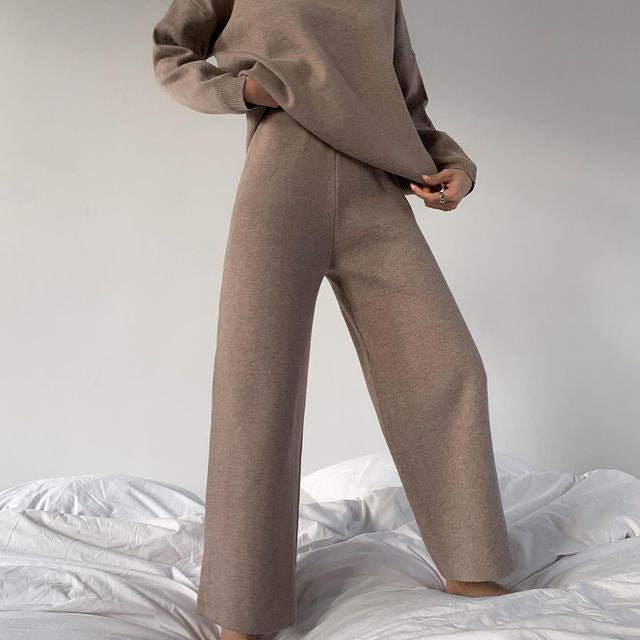 Dzianinowy komplet oversize z szerokimi spodniami