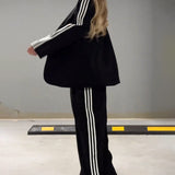 Komplet Urban Stripe z Marynarką i Szerokimi Spodniami