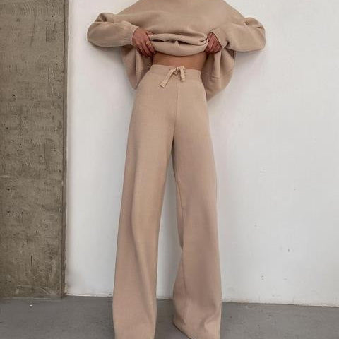 Dzianinowy komplet oversize z szerokimi spodniami