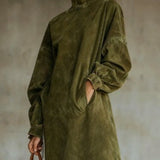 Sukienka z Suede z Golfem i Frędzlami