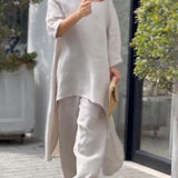 Zwiewny komplet z asymetryczną tuniką i szerokimi spodniami