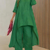 Zwiewny komplet z asymetryczną tuniką i szerokimi spodniami